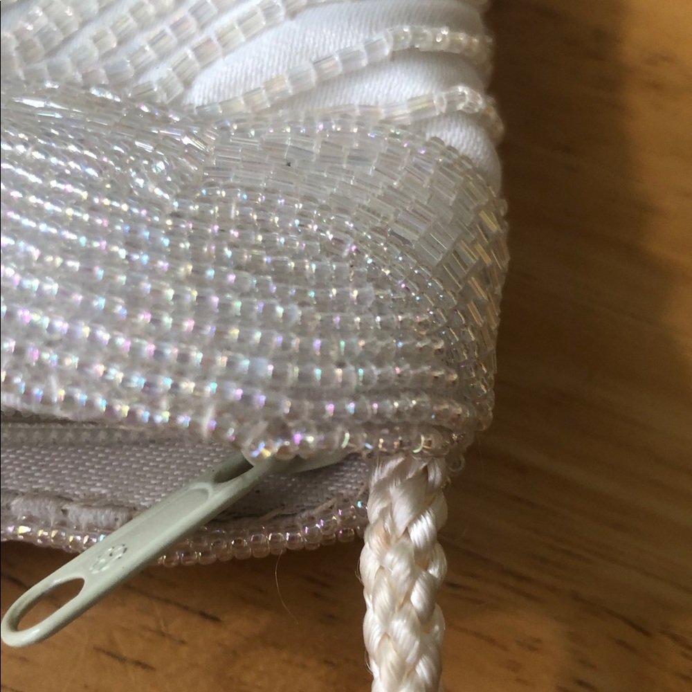 Woman’s rare elegant White Beaded Evening Clutch with Braided Strap - Picture 8 of 9